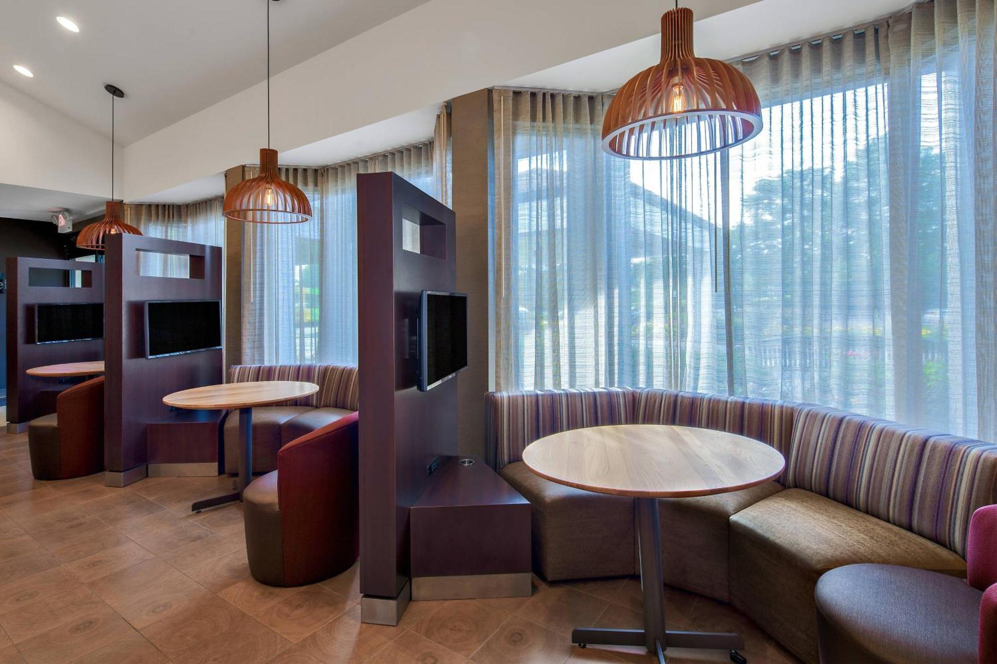 Courtyard By Marriott Pittsburgh Airport Otel Coraopolis Dış mekan fotoğraf
