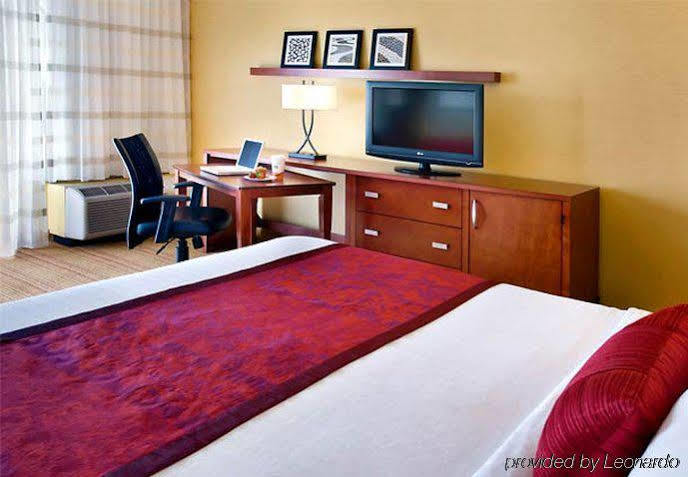 Courtyard By Marriott Pittsburgh Airport Otel Coraopolis Dış mekan fotoğraf