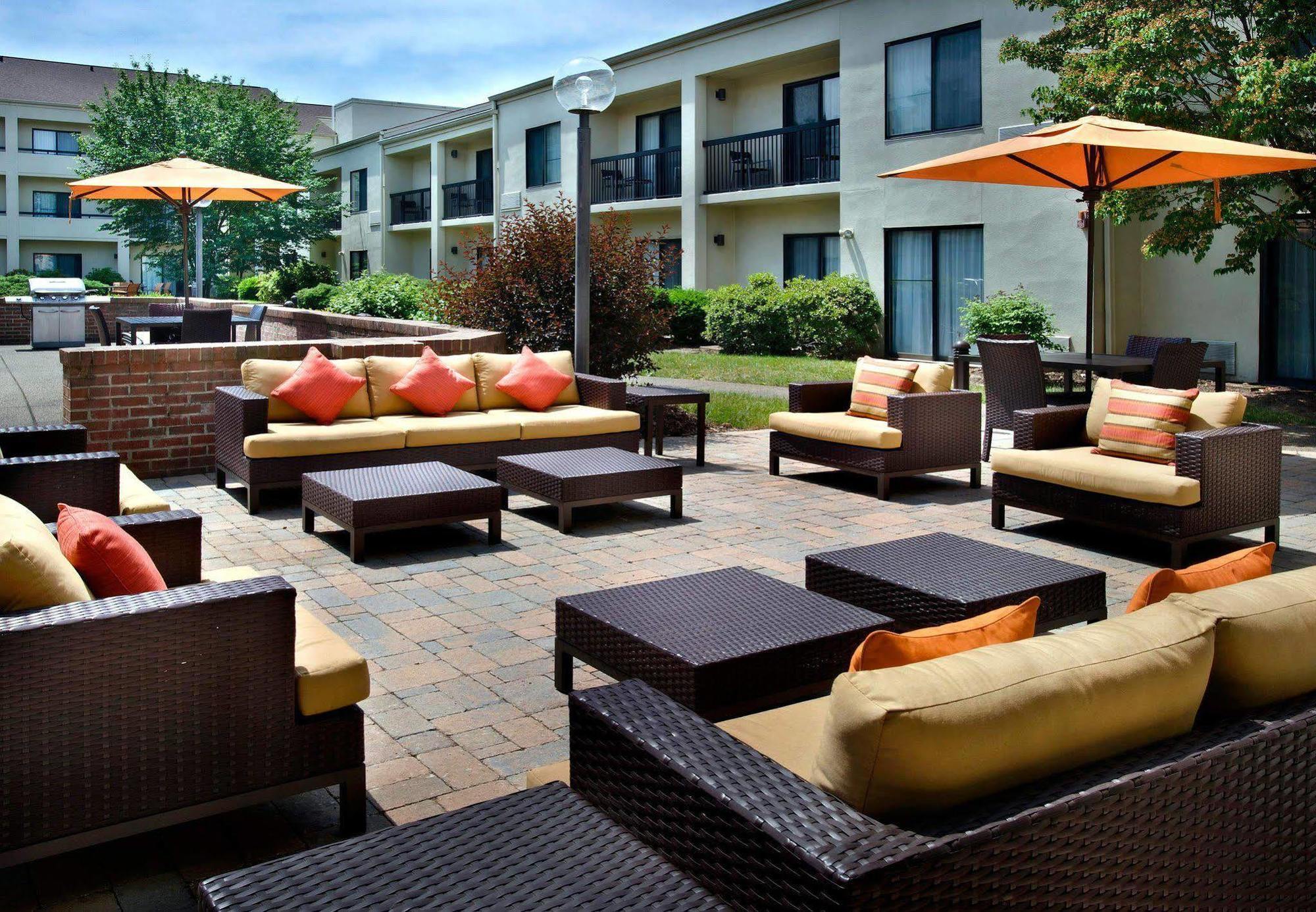 Courtyard By Marriott Pittsburgh Airport Otel Coraopolis Dış mekan fotoğraf